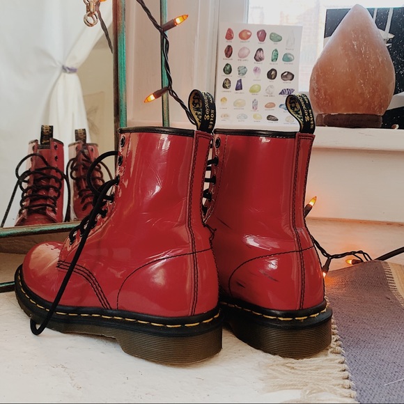 Red glossy docs - Picture 3 of 3